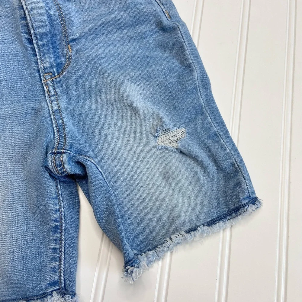 •Old Navy• girls fray hem Bermuda length denim shorts